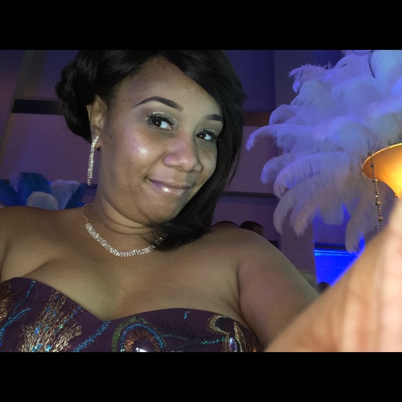 Meet your Posher, Iris - Picture 1 of 1